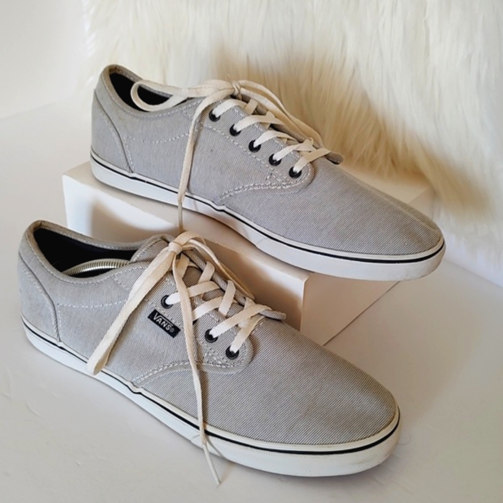 Van's Woman's Gray & White Strip Run Around Sneakers/ Size 9.5